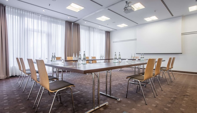Radisson Blu Hotel, Hannover - America u-shape setup