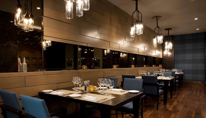 Radisson Blu Hotel, Istanbul Sisli - Steak n More Istan bull Restaurant