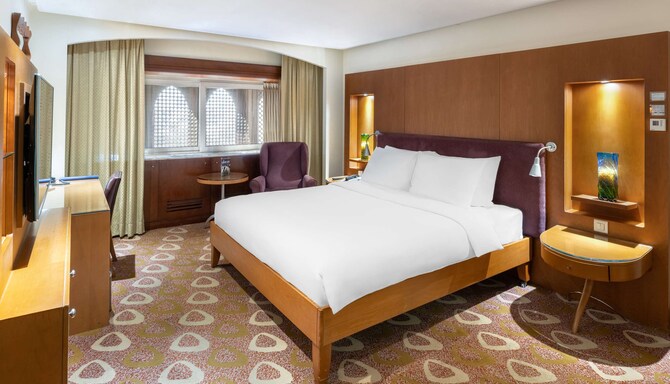 Radisson Blu Hotel, Jeddah - Suite Bedroom