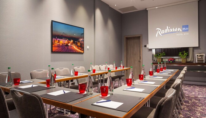 Radisson Blu Hotel, Kyiv – Besprechungsraum – U-förmige Bestuhlung