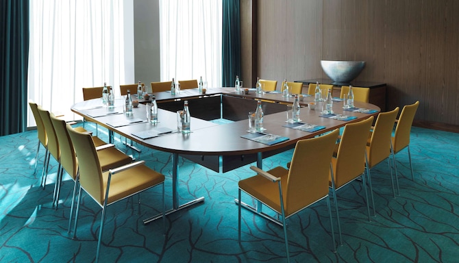 Radisson Blu Hotel, Kuwait - Meeting room