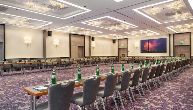 Radisson Blu Hotel, Kiev - зал Embassy Suite с П-образной рассадкой