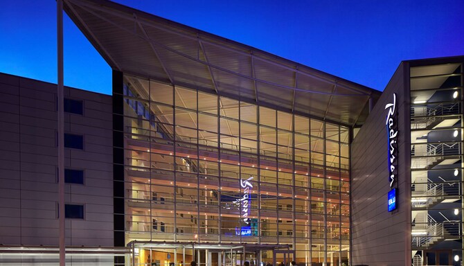 Radisson Blu Hotel London Stansted Airport – Außenbereich des Hotels
