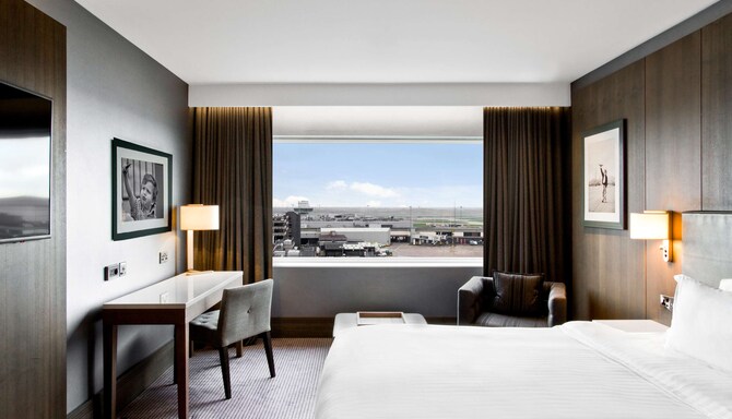 Radisson Blu Hotel Manchester, Airport - Premium Room - Runway View