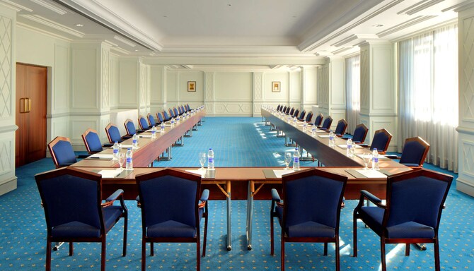 Radisson Blu Hotel, Muscat - Meeting Room U-Shape