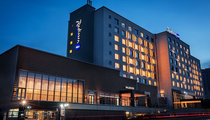 Radisson Blu Hotel Nairobi, Upper Hill - Exterior del hotel por la noche