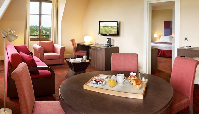 Radisson Blu Hotel Paris, Marne-la-Vallee — завтрак в люксе