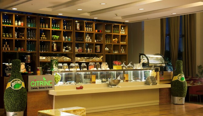 Radisson Blu Hotel Pune Kharadi - CITRINE - Cake and Bake Shop