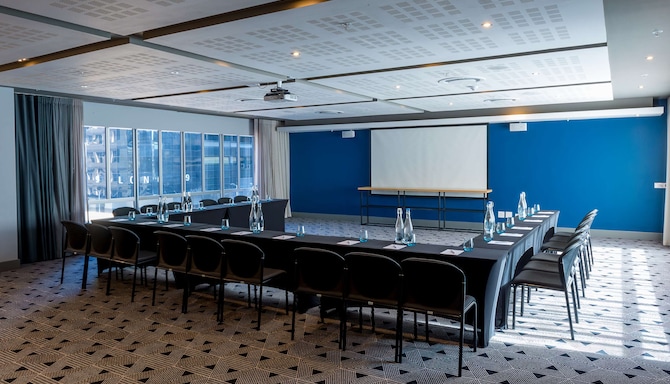Radisson Blu Hotel and Residence, Cape Town - Meeting Room