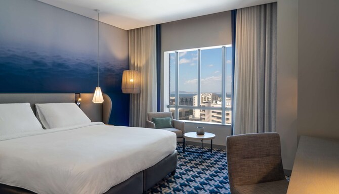 Radisson Blu Hotel & Residence, Cape Town - Superior Room - Harbor View king bed
