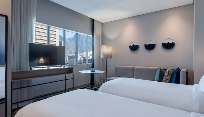 Radisson Blu Hotel & Residence, Cape Town - Superior Room - Mountain View