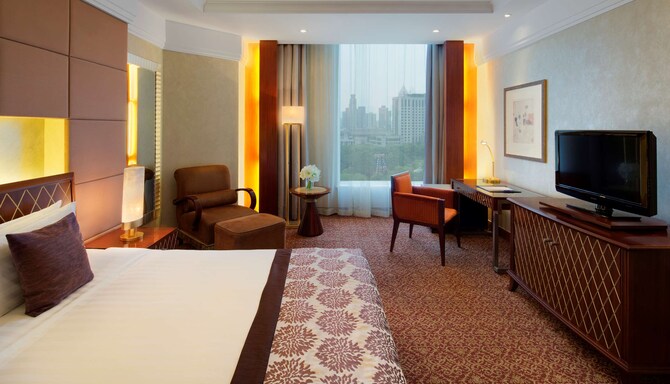 Radisson Blu Hotel Shanghai New World - Deluxe Suite Bedroom