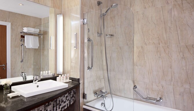 Radisson Blu Hotel & Spa, Sligo - Bathroom