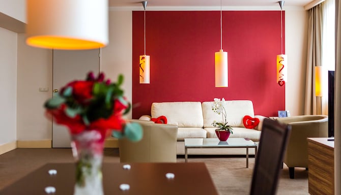Radisson Blu Hotel, Szczecin — Część salonowa apartamentu z jedną sypialnią
