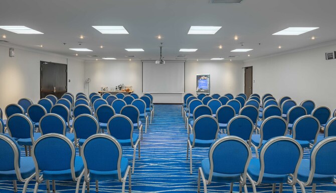 Radisson Blu Hotel, Yanbu - Meeting room with theater style
