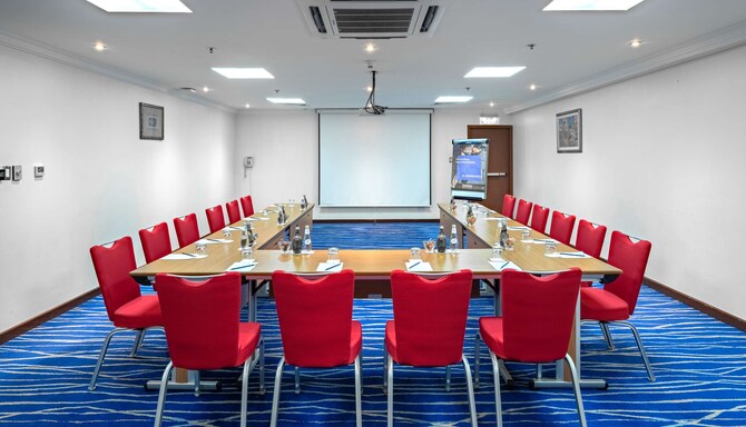 Radisson Blu Hotel, Yanbu - Meeting room with U-shape setup