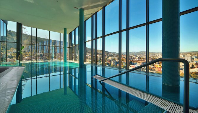 Radisson Blu Iveria Hotel, Tbilisi — панорамный бассейн