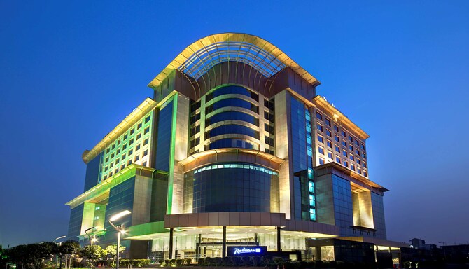 Radisson Blu Kaushambi Delhi NCR - Exterior