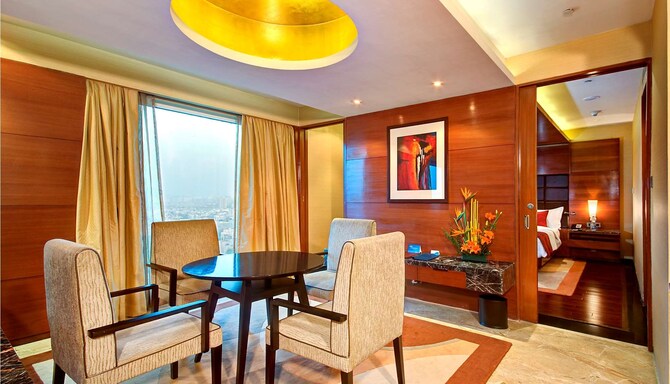 Radisson Blu Kaushambi Delhi NCR - Deluxe Suite Dinner Table