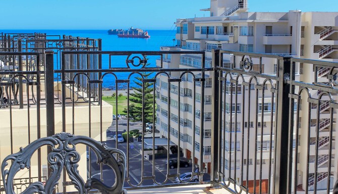 Radisson Blu Le Vendome Hotel, Cape Town - Superior Room with Balcony