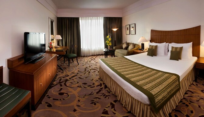 Radisson Blu MBD Hotel Noida - Business Class Room