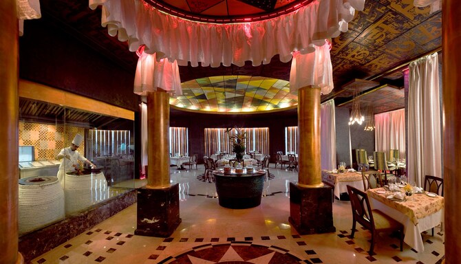 Radisson Blu MBD Hotel Noida - Restaurant