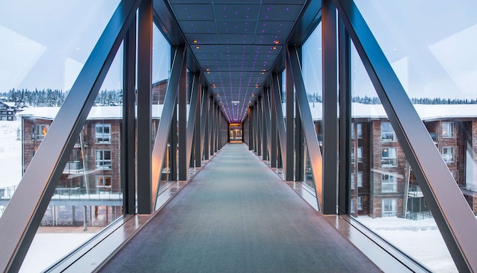 Radisson Blu Mountain Resort & Residences, Trysil, Norway - Hotel bridge