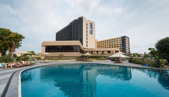 Radisson Blu Okoume Palace Hotel, Libreville - Exterior Hotel View from Pool
