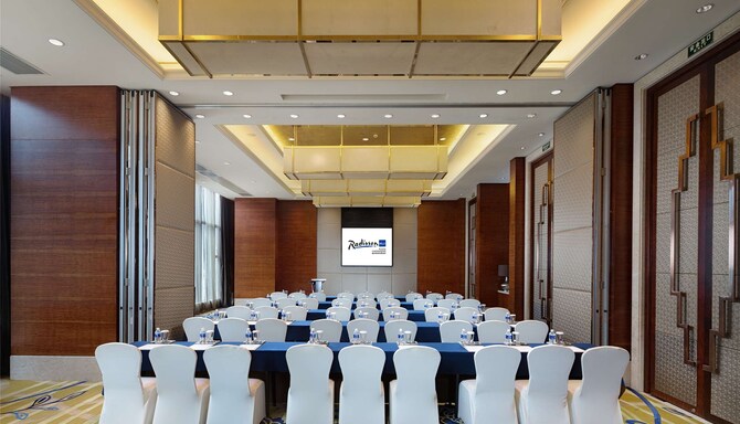 Radisson Blu Plaza Chongqing - Qutang Wuxia