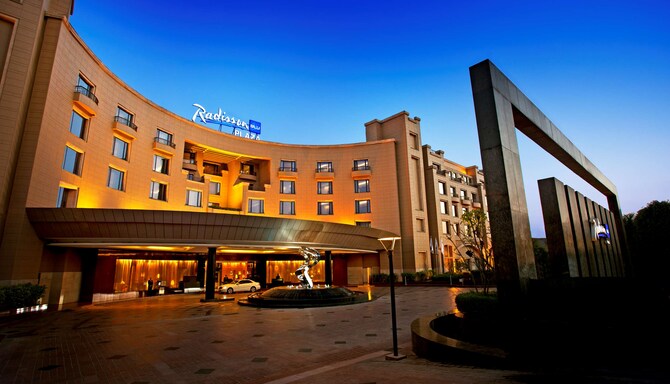 Radisson Blu Plaza Delhi Airport - Entrance