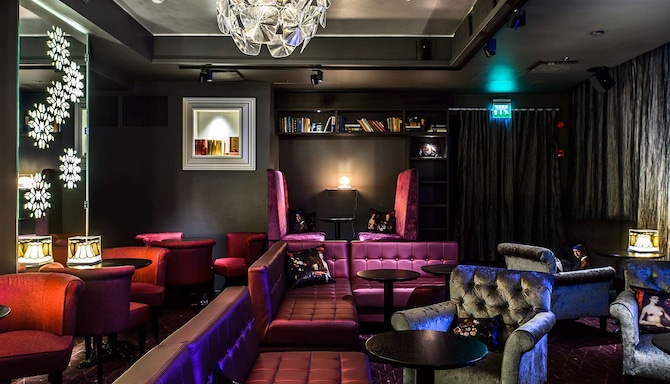 Radisson Blu Plaza Hotel, Helsinki – Lounge på Bar 7 Blings