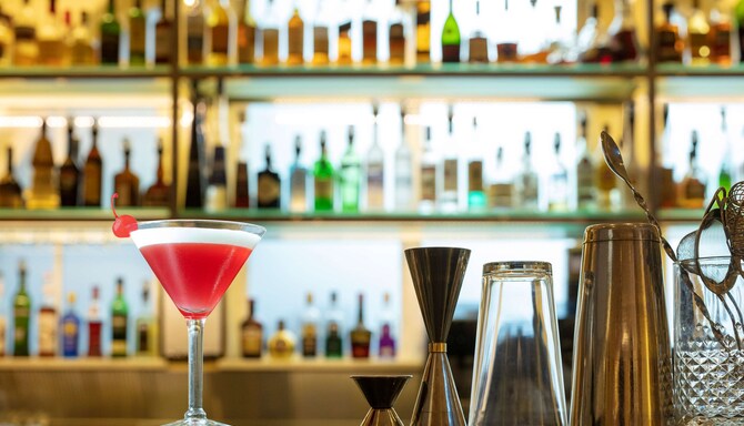 Radisson Blu Plaza Hotel Sydney - Cocktails At The Fax Bar
