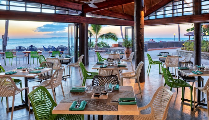 Radisson Blu Resort Fiji Denarau Island - Blu Bar & Grill