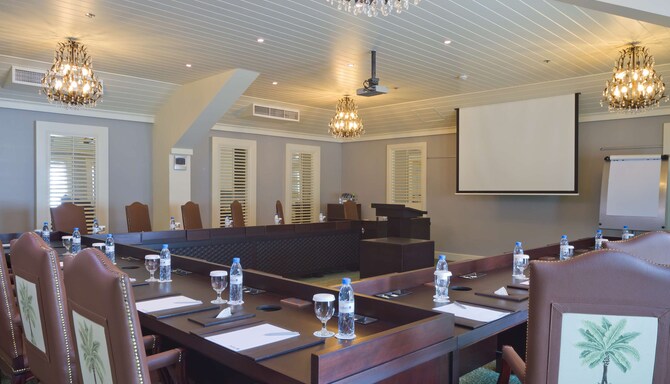 Radisson Blu Resort, Sharjah-United Arab Emirates — зал The Palms