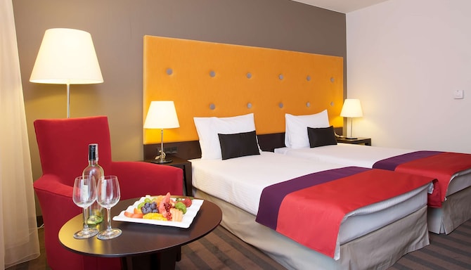 Radisson Blu Sobieski Hotel, Warsaw — pokój Standard z dwoma łóżkami