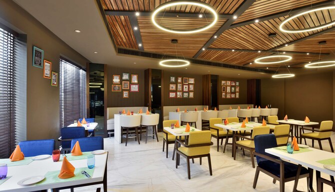 Radisson Gurugram Udyog Vihar - The Brew Bar