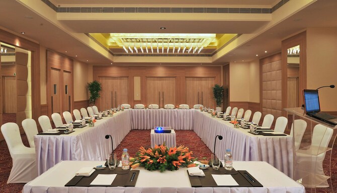 Radisson Hyderabad Hitec City - Crystal