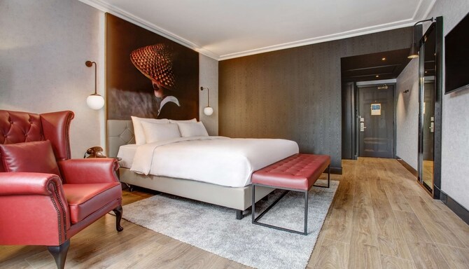 Radisson RED London Heathrow - Guest Room