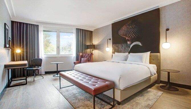 Radisson RED London Heathrow - Guest Room