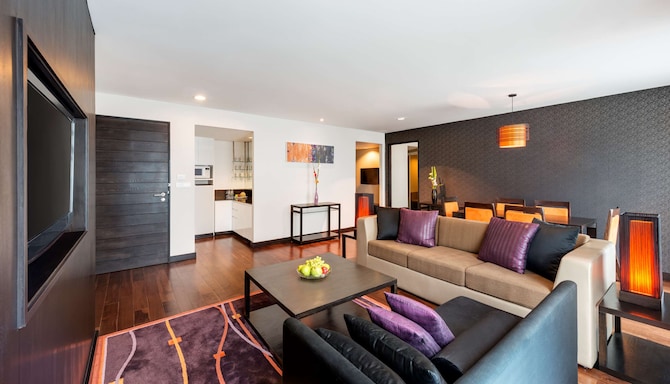 Radisson Suites Bangkok Sukhumvit - Two Bedroom Suite