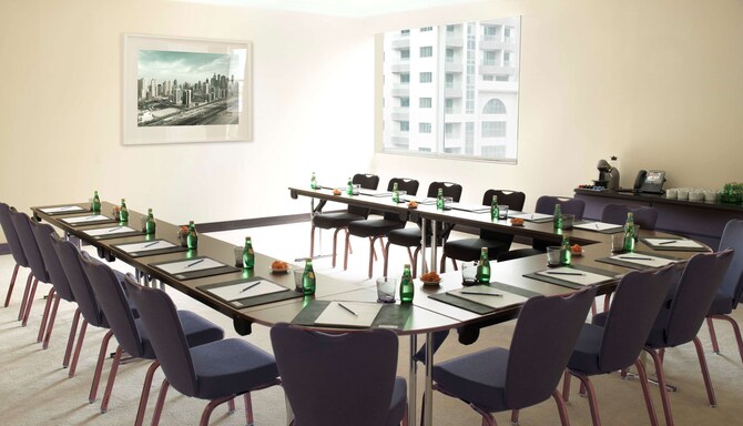 The Radisson Blu Residence, Dubai Marina — зал Marsa