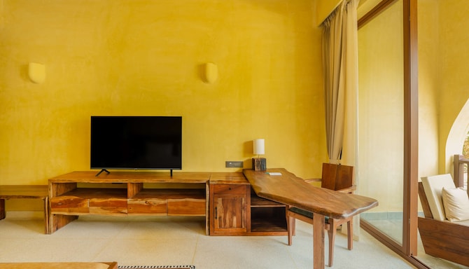 Aaramgah Jawai Resort & Spa, a member of Radisson Individuals Retreats - Premium Room Living Area