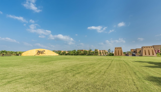 Aaramgah Jawai Resort and Spa, a member of Radisson Individuals Retreats - Lawn and Amphitheatre