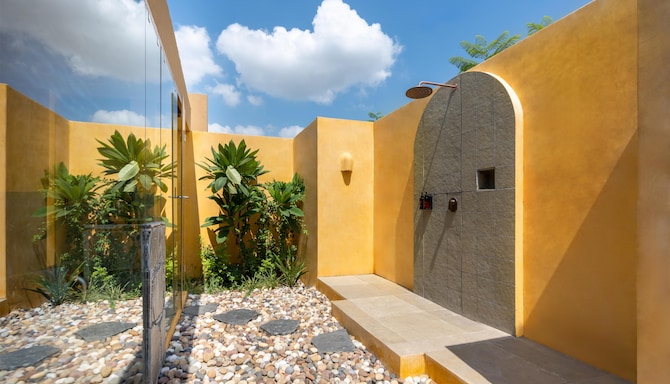Aaramgah Jawai Resort & Spa, a member of Radisson Individuals Retreats - Villa Bathroom Outdoor Shower