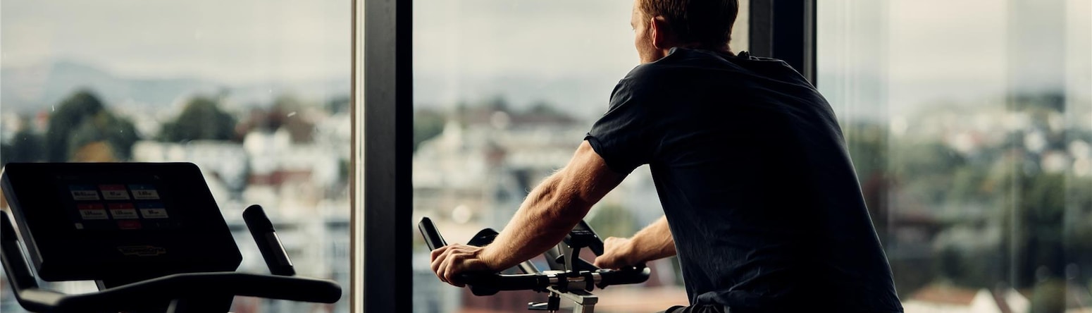 Activation Content B2C - VOL.004 - Activation_Content_B2C-AdventureandSports_Explorer_Mindset_Super_Breakfast_Sports_Approved_Rad_Pets_Pets-Radisson_Blu-UGC_SoMe-Carousel_Image_Influencer_Slideshow_UGC-1x1-NO-Global_NOBLX-Couples