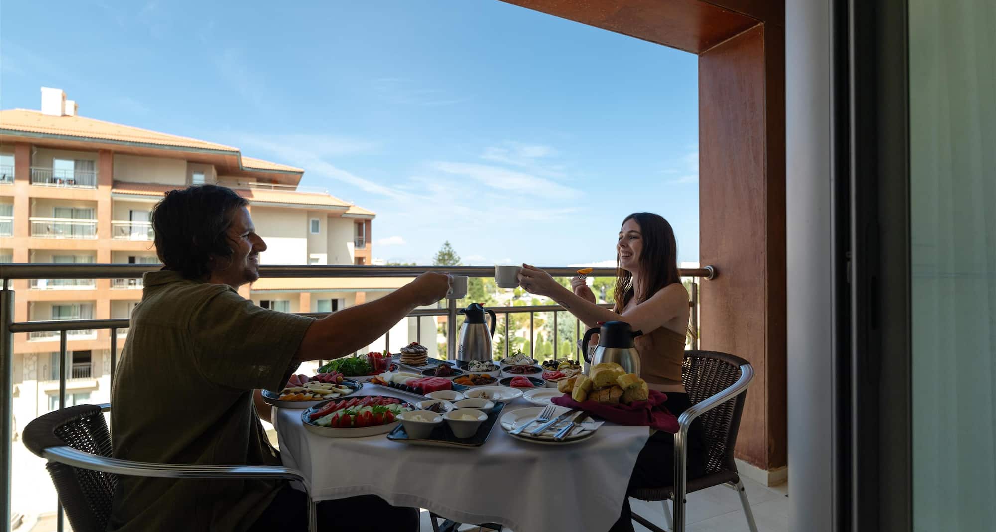 Activation Content B2C - VOL.004 - Activation_Content_B2C-Radisson_Blu-Web_Module-1080x1920-TR_EN-MEAT-General