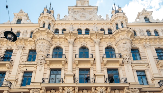 Activation Content B2C - VOL.005 - Activation_Content_B2C-Destination_Explorer_Mindset_Leisure_Bleisure_Family-Radisson_Blu-SoMe_Web_Module-Carousel_Blog-1080x1920-EN-CESEEBA-General