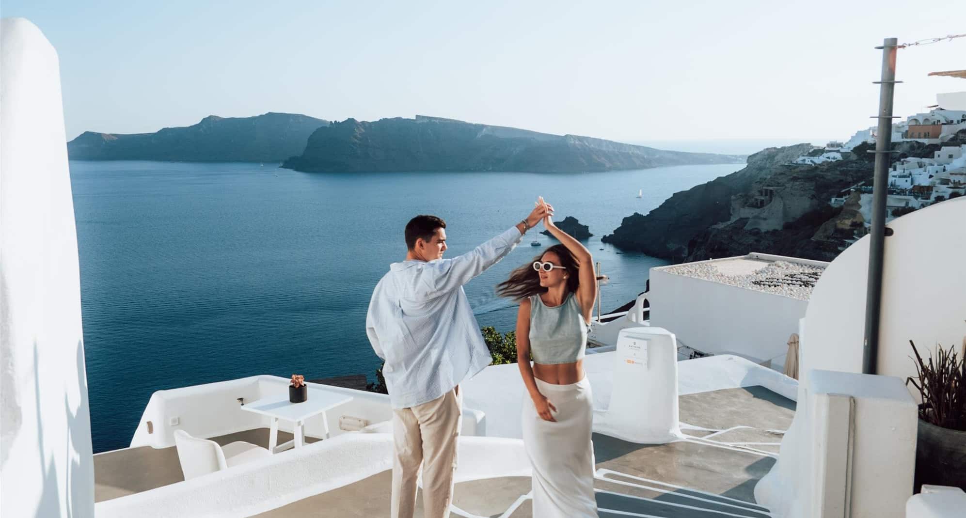 Afternoon stroll in Oia