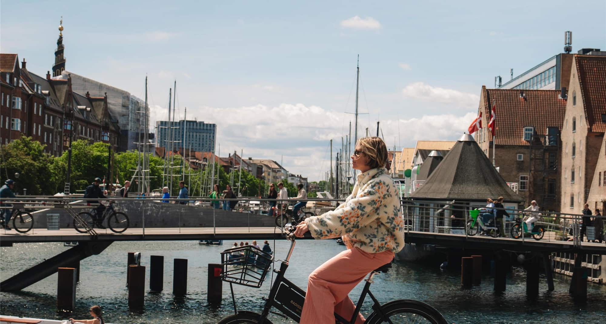 Activation Content B2C - VOL.006 - Activation_Content_B2C-Destination-Radisson_Hotels-SoMe-Image-1080x1080-EN-EMEA_CESEEBA_UKI_NOBLX-General