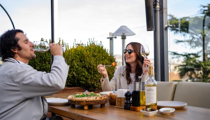 Activation Content B2C - VOL.007 - Activation_Content_B2C-Radisson_Blu-Web_Module-1080x1920-EN_Georgian-MEAT-General